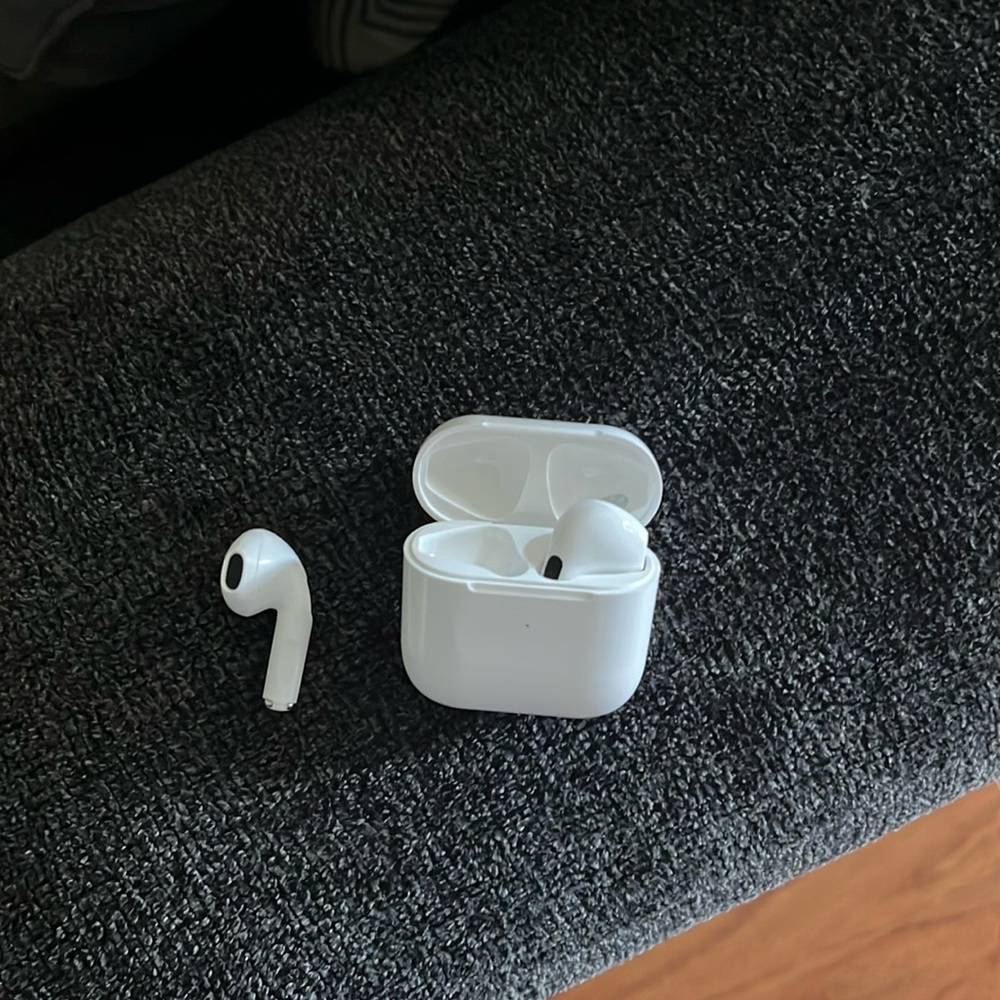 Earbuds - Picture 4 of 5